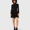 Mini-Skater-Kleid mit hohem Kragen Mini-Skater-Kleid mit hohem Kragen