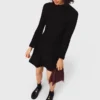 Mini-Skater-Kleid mit hohem Kragen Mini-Skater-Kleid mit hohem Kragen