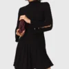 Mini-Skater-Kleid mit hohem Kragen Mini-Skater-Kleid mit hohem Kragen
