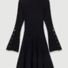 Mini-Skater-Kleid mit hohem Kragen Mini-Skater-Kleid mit hohem Kragen