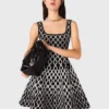 Mini-Strickkleid mit Muster Mini-Strickkleid mit Muster