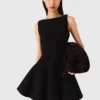 Mini-Tweed-Kleid mit ausgestelltem Rock Mini-Tweed-Kleid mit ausgestelltem Rock