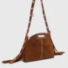 Miss M Mini-Tasche aus Wildleder mit Ziernähten Miss M Mini-Tasche aus Wildleder mit Ziernähten