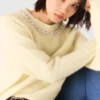 Pullover mit abnehmbarem Kragen mit Schmuckstein Pullover mit abnehmbarem Kragen mit Schmuckstein