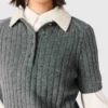 Pullover mit abnehmbarem Perlenkragen Pullover mit abnehmbarem Perlenkragen