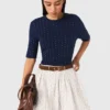 Pullover mit Rundhalsausschnitt und Strasssteinen Pullover mit Rundhalsausschnitt und Strasssteinen