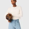Pullover mit Schmucksteinknöpfen