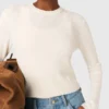 Pullover mit Schmucksteinknöpfen
