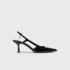 Pumps aus Lackleder mit Fersenriemen