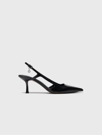 Pumps aus Lackleder mit Fersenriemen Pumps aus Lackleder mit Fersenriemen