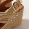 Sandalen mit Keilabsatz und Raffia-Optik