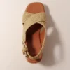 Sandalen mit Keilabsatz und Raffia-Optik