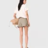Shorts aus mehrlagigem Leinenmischgewebe