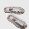 Sneaker aus Metallic-Leder