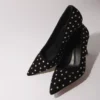 Strass-Pumps mit spitzer Zehenpartie Strass-Pumps mit spitzer Zehenpartie