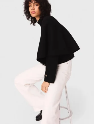 Strickjacke im Cape-Look