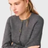 Strickjacke mit abnehmbarer Krawatte