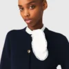 Strickjacke mit besticktem Kragen