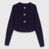 Strickjacke mit Schleifenknöpfen und Schmucksteinen