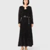 Strickjacke mit Strasssteinen Strickjacke mit Strasssteinen