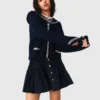 Strickjacke mit U-Boot-Ausschnitt und Zopfmuster