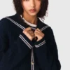 Strickjacke mit U-Boot-Ausschnitt und Zopfmuster