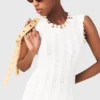 Strickkleid mit Goldschmuck