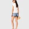 Tailliertes T-Shirt mit Falten Tailliertes T-Shirt mit Falten