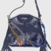 Taschenanhänger aus einer Mischung aus Ketten und Kordeln Taschenanhänger aus einer Mischung aus Ketten und Kordeln