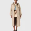 Trenchcoat mit abnehmbarer Kapuze Trenchcoat mit abnehmbarer Kapuze