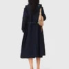 Trenchcoat mit abnehmbarer Kapuze mit Strasssteinen Trenchcoat mit abnehmbarer Kapuze mit Strasssteinen