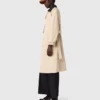 Trenchcoat mit kontrastierenden Ärmeln und Kragen Trenchcoat mit kontrastierenden Ärmeln und Kragen