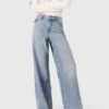 Weit geschnittene Jeans mit durchgehenden Strasssteinen Weit geschnittene Jeans mit durchgehenden Strasssteinen
