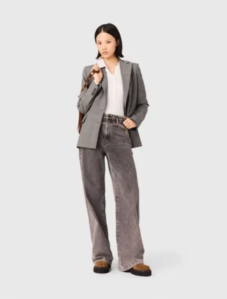 Weit geschnittene Jeans mit Kettengürtel