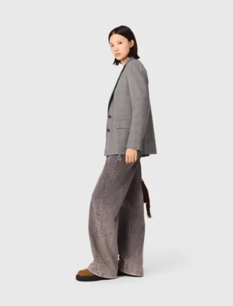 Weit geschnittene Jeans mit Kettengürtel