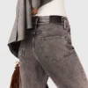Weit geschnittene Jeans mit Kettengürtel Weit geschnittene Jeans mit Kettengürtel