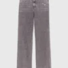 Weit geschnittene Jeans mit Kettengürtel Weit geschnittene Jeans mit Kettengürtel