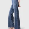 Weit geschnittene Jeans mit Nieten Weit geschnittene Jeans mit Nieten