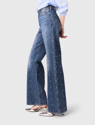 Weit geschnittene Jeans mit Nieten