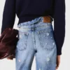 Weit geschnittene Jeans mit Stickerei Weit geschnittene Jeans mit Stickerei