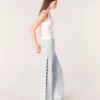 Weit geschnittene Jeans mit Strass-Ausschnitten Weit geschnittene Jeans mit Strass-Ausschnitten