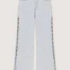 Weit geschnittene Jeans mit Strass-Ausschnitten Weit geschnittene Jeans mit Strass-Ausschnitten