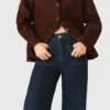 Weite Jeans mit aufgesetzten Taschen Weite Jeans mit aufgesetzten Taschen
