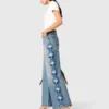 Weite Jeans mit Blumenstickerei Weite Jeans mit Blumenstickerei