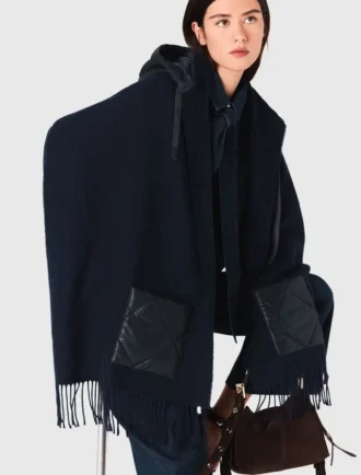 Wollponcho mit Kapuze Wollponcho mit Kapuze